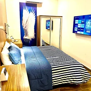 https://sky-inn-hotel-cancun.quintano-roohotels.com